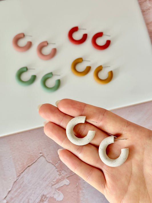 SMALL CLASSIC HOOP EARRING