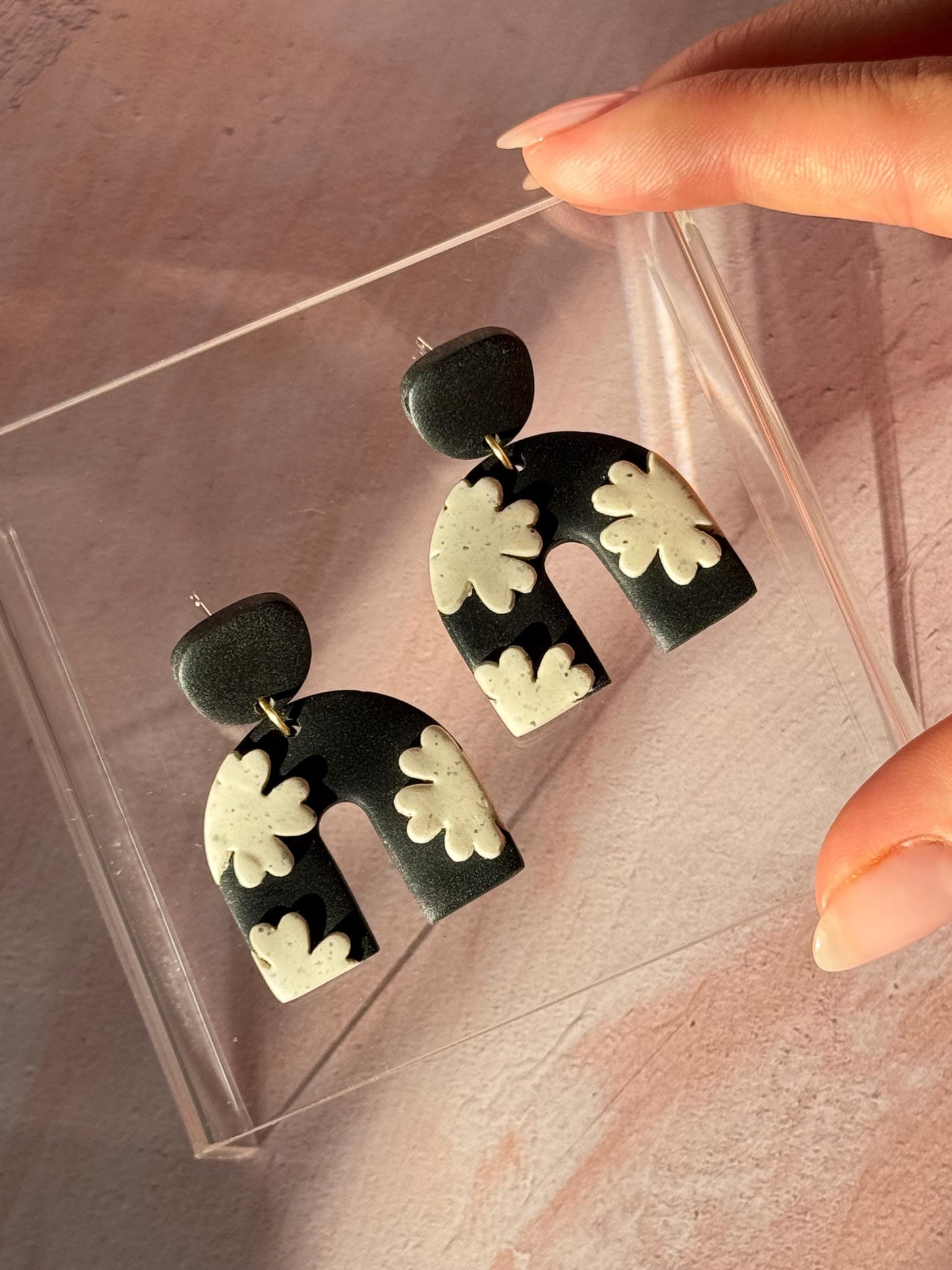 BLACK & SPECKLED WHITE FLORAL STATEMENT EARRINGS