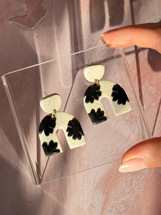 SPECKLED CREAM & BLACK FLORAL STATEMENT EARRINGS
