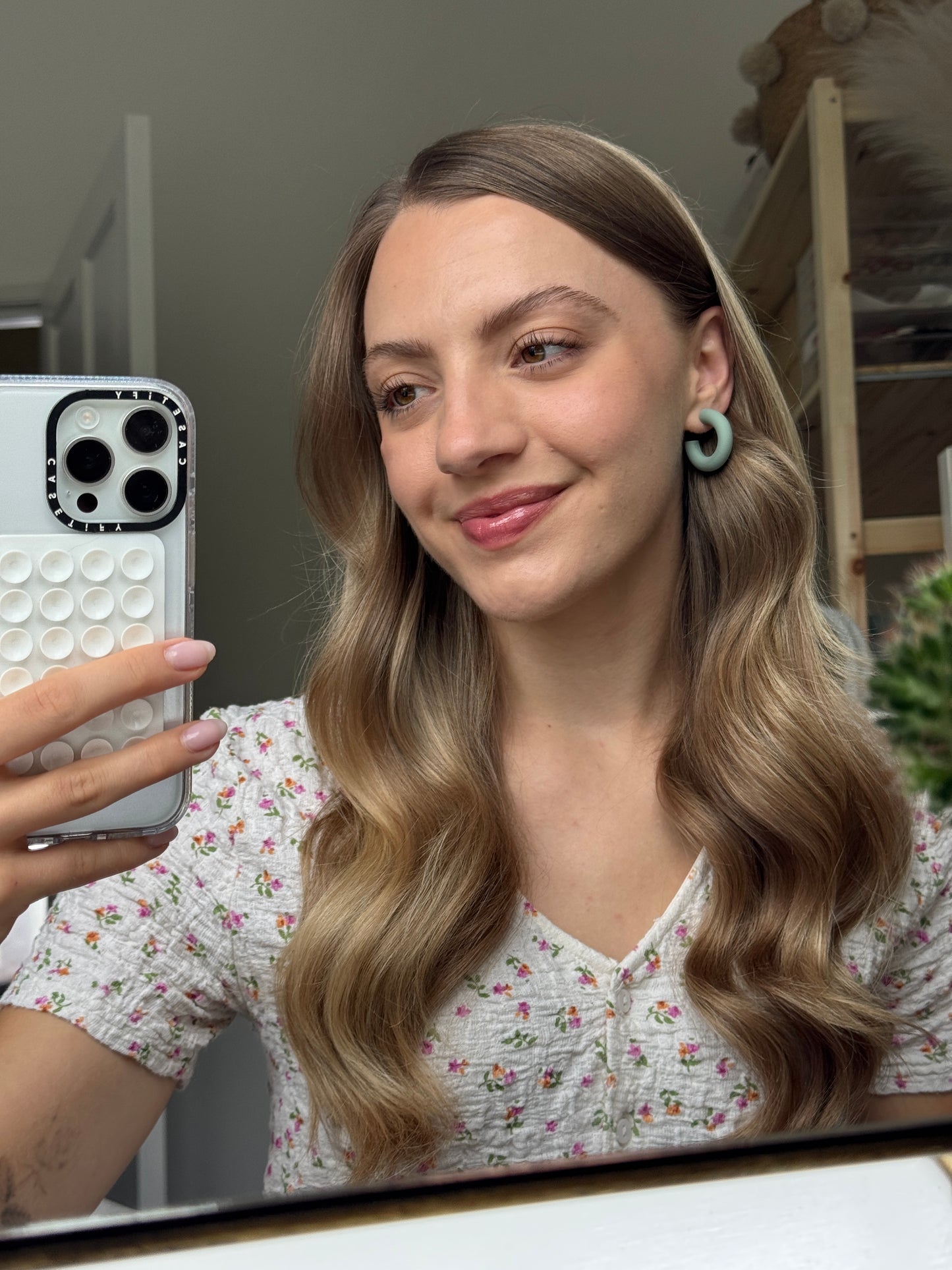 SMALL CLASSIC HOOP EARRING
