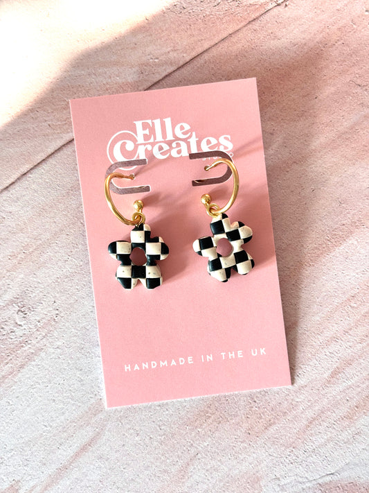 CHECKERED FLOWER HOOP EARRINGS